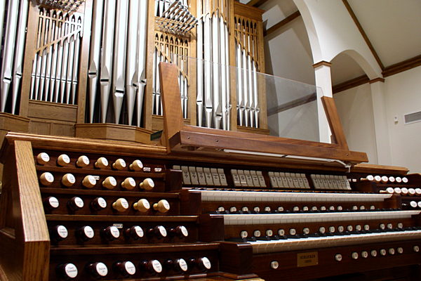 Registers, keyboard and pipes of organ